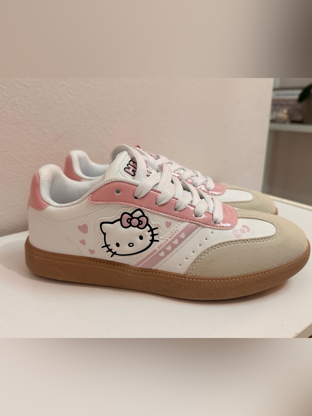 Hello Kitty White, Pink Sneakers